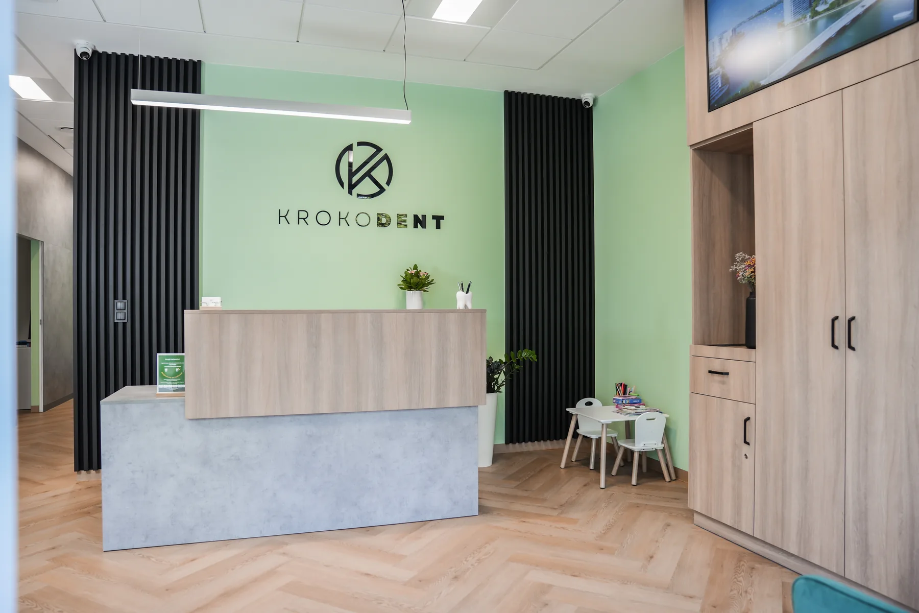 Recepcja KrokoDent po wejściu do placówki
