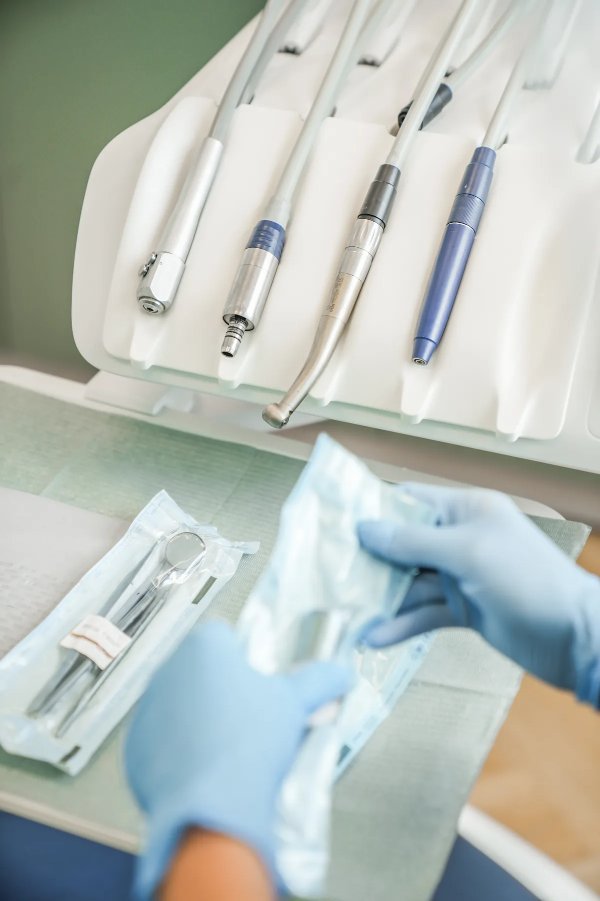 Przygotowanie sterylnego pakietu narzu0119dzi stomatologicznych