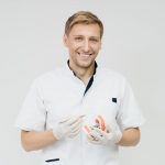 Periodontolog Ursus – czym się zajmuje i jakie choroby leczy?